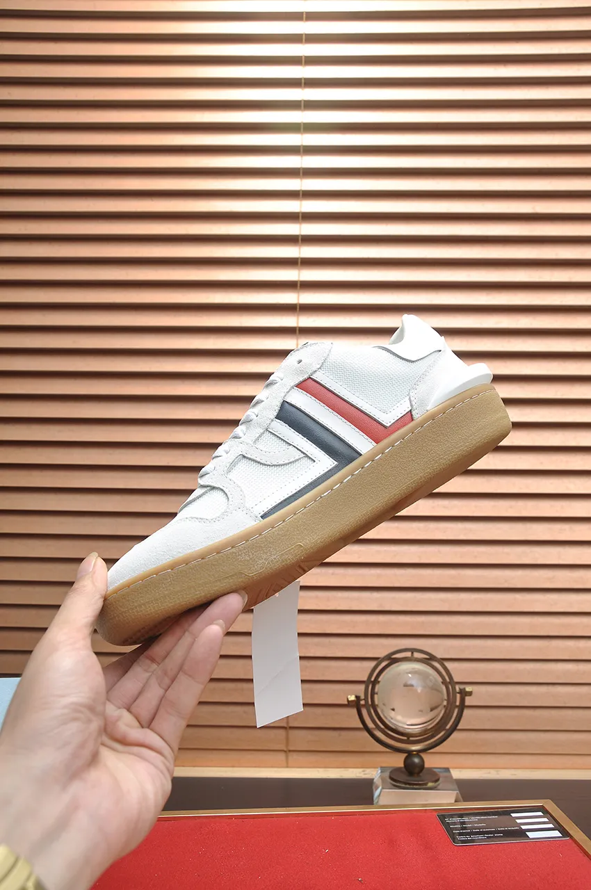 Men's men's shoes💰540💶[LANVIN] The latest lace-up fashionable casual couple sneakers, high-quality CLAY couple series‼ ️ The latest trendy products of the season 🌈Many bloggers have planted grass and purchased the original open-mold customization. The upper and outsole are sewn with mark threads without edge sealing. A variety of material splicing combination design. Very versatile for fashionable and casual wear. Comfortable on the feet. Self-recommended. Upper cowhide + cow suede + breathable mesh lining. Foot-padding cowhide. Exclusive original open-mold clear logo rubber outsole ⚠️Couple standard size 36-40 for women and 38-44 for men.
